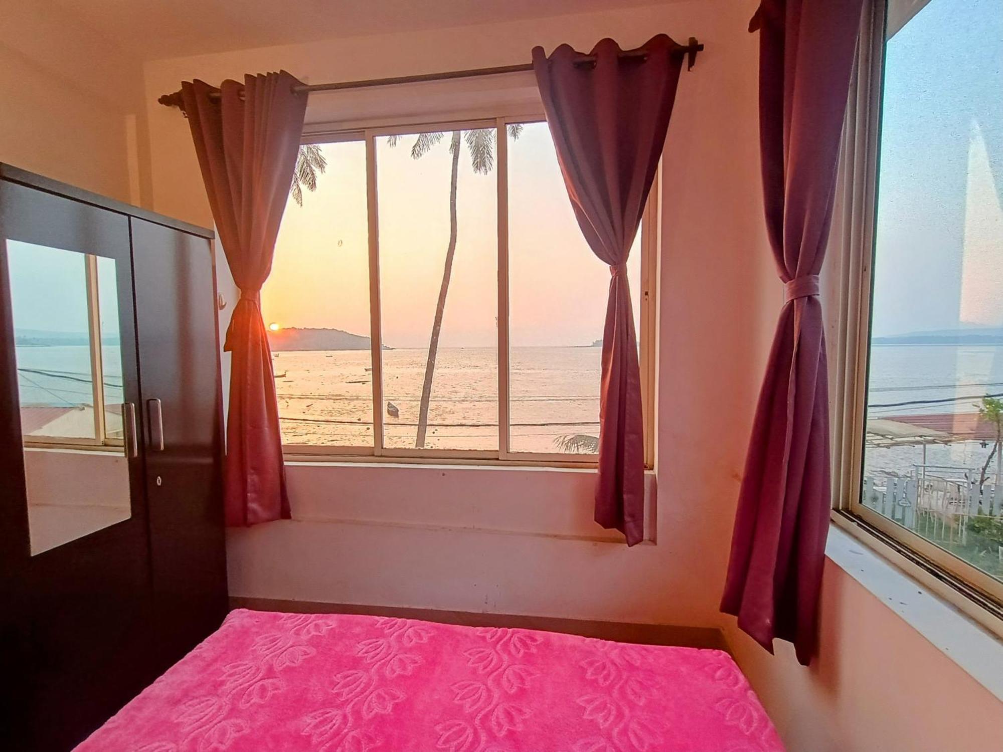 Gs Home On The Bay - Super Sea View Glass Studio Apartment Vagator Eksteriør bilde